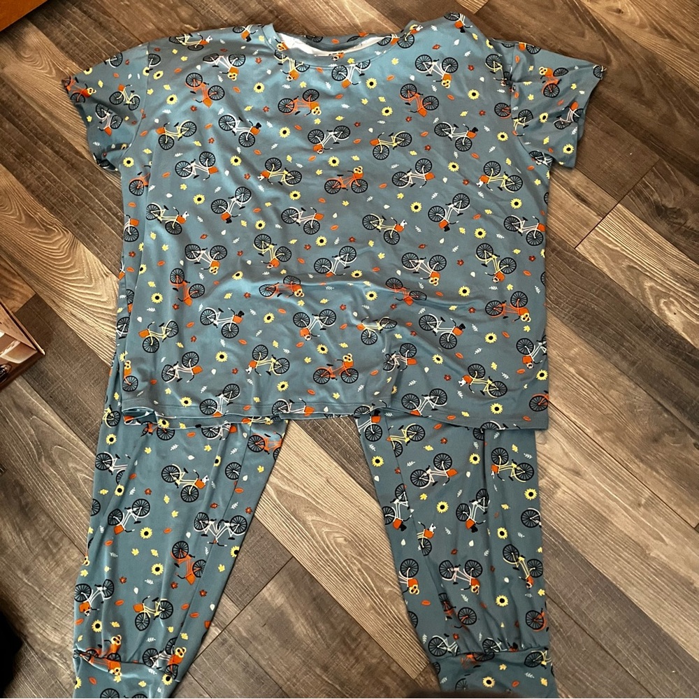 Women’s Pajama Set NWOT